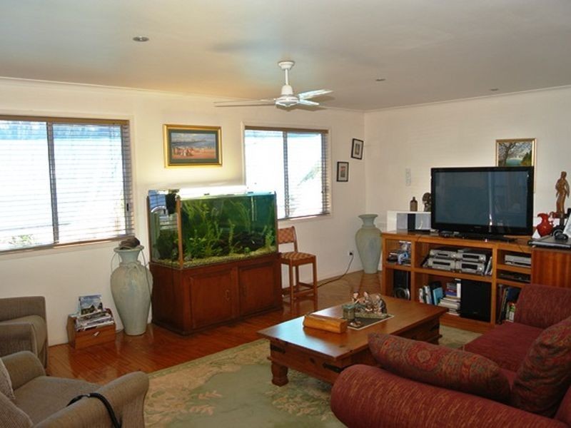 4 Thomas Street, Macleay Island QLD 4184