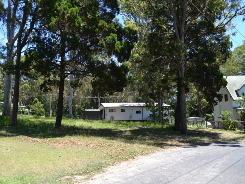 27 Cabriolet Crescent, Macleay Island QLD 4184