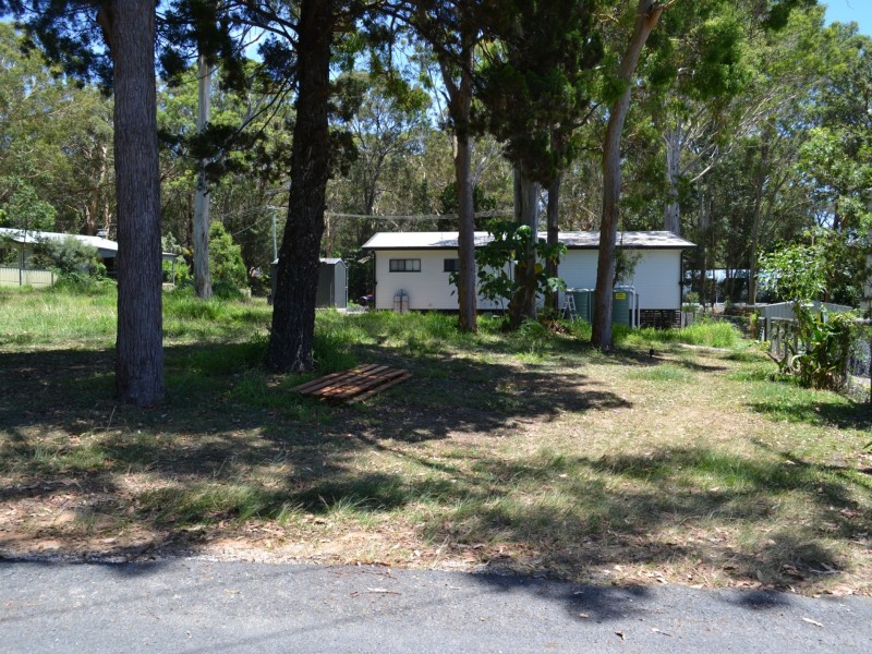 27 Cabriolet Crescent, Macleay Island QLD 4184