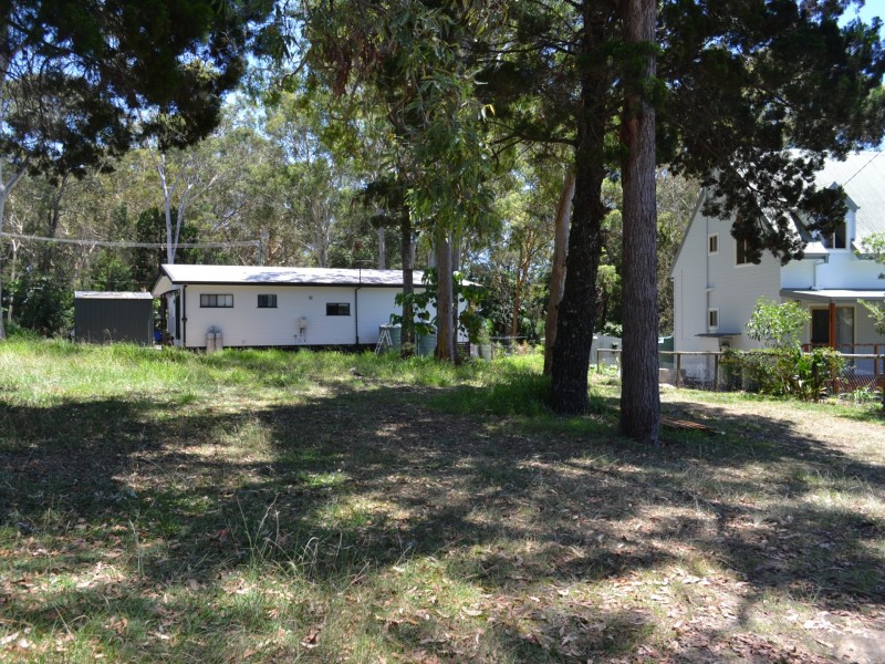 27 Cabriolet Crescent, Macleay Island QLD 4184
