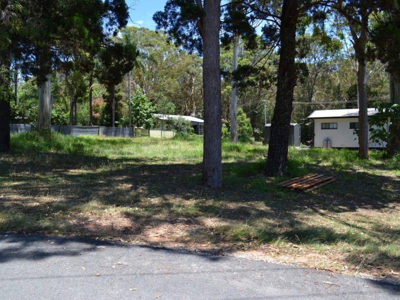 27 Cabriolet Crescent, Macleay Island QLD 4184