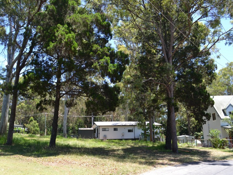 27 Cabriolet Crescent, Macleay Island QLD 4184