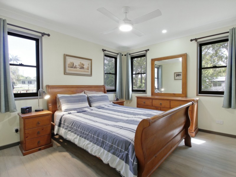 27 Lucas Dr, Lamb Island QLD 4184