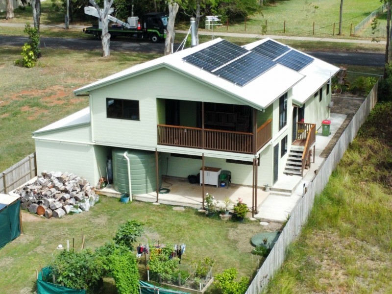 27 Lucas Dr, Lamb Island QLD 4184