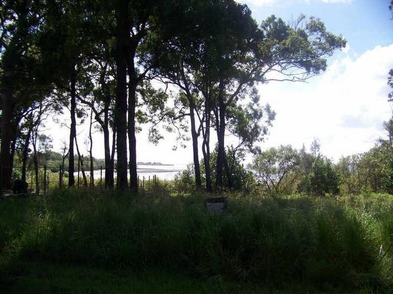 33 Blue Bay Crescent, Macleay Island QLD 4184