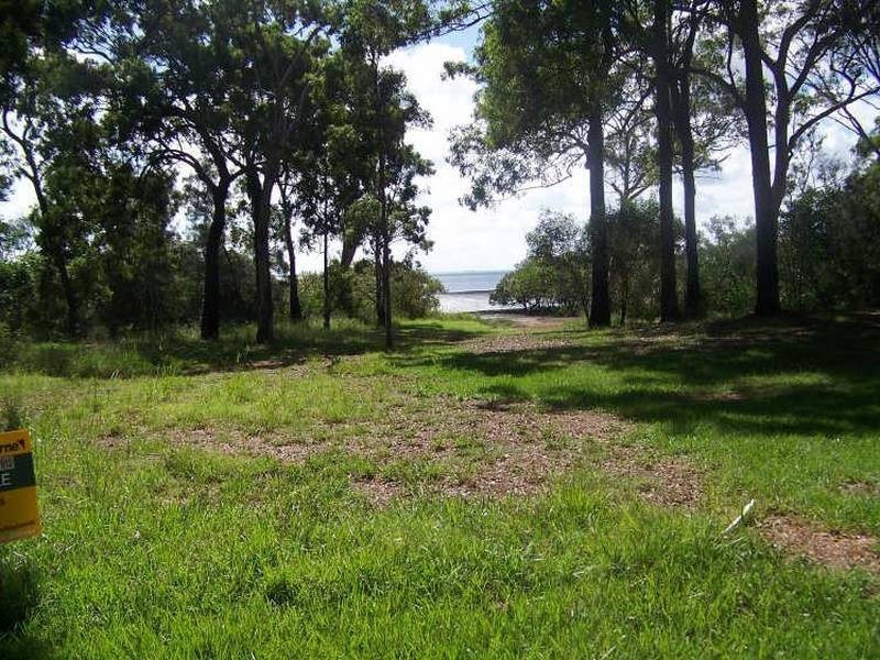 33 Blue Bay Crescent, Macleay Island QLD 4184