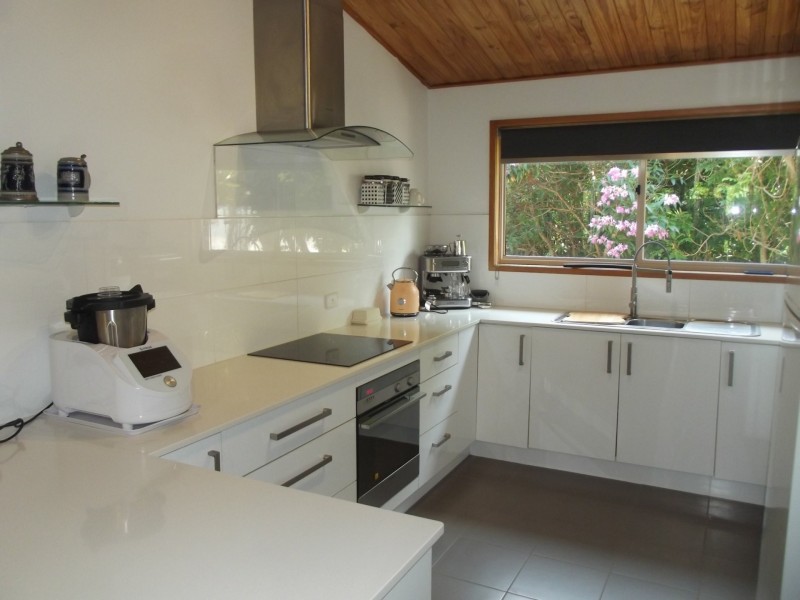 21 Alkira Street, Macleay Island QLD 4184