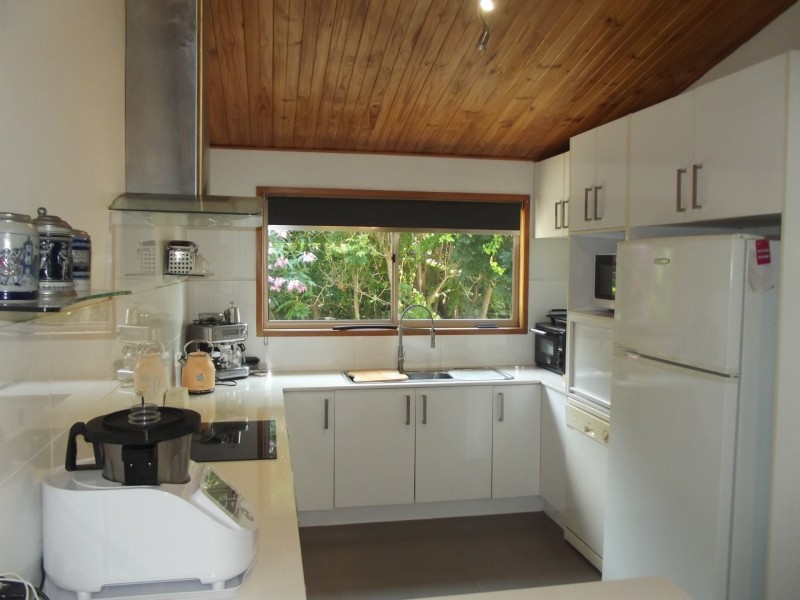 21 Alkira Street, Macleay Island QLD 4184