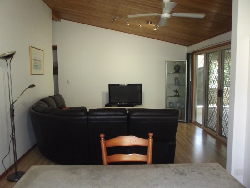 21 Alkira Street, Macleay Island QLD 4184