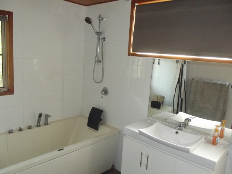 21 Alkira Street, Macleay Island QLD 4184