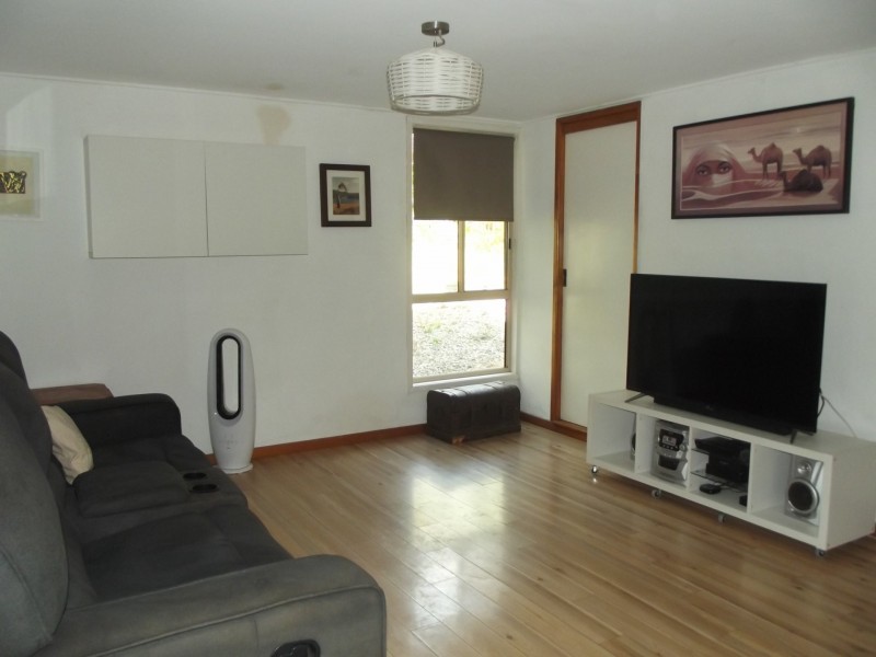 21 Alkira Street, Macleay Island QLD 4184