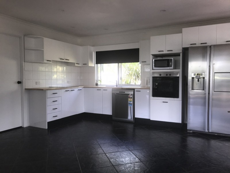30 Oomool Street, Macleay Island QLD 4184