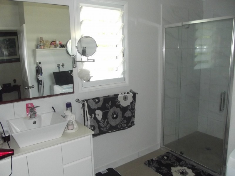 60 Eastbourne Terrace, Macleay Island QLD 4184