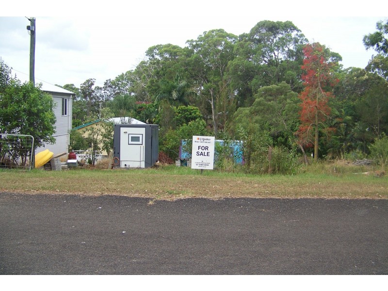 37 HALCYON ST, Lamb Island QLD 4184