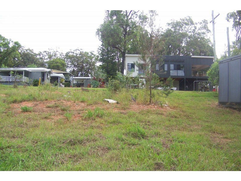 37 HALCYON ST, Lamb Island QLD 4184