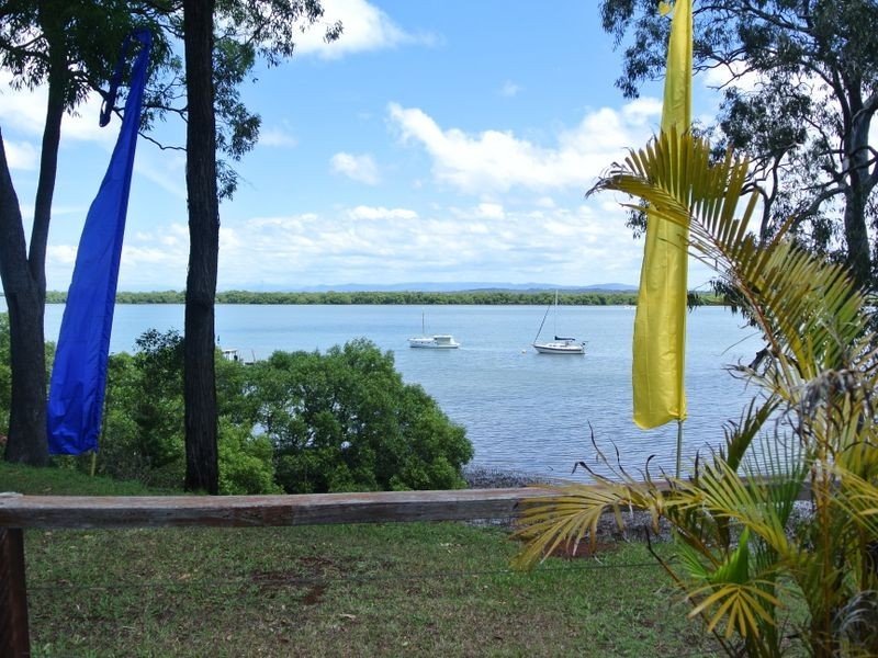 100 Western Road, Macleay Island QLD 4184