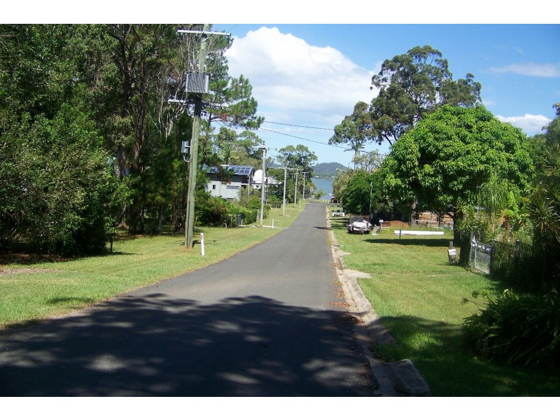 15 PAULA pde, Lamb Island QLD 4184