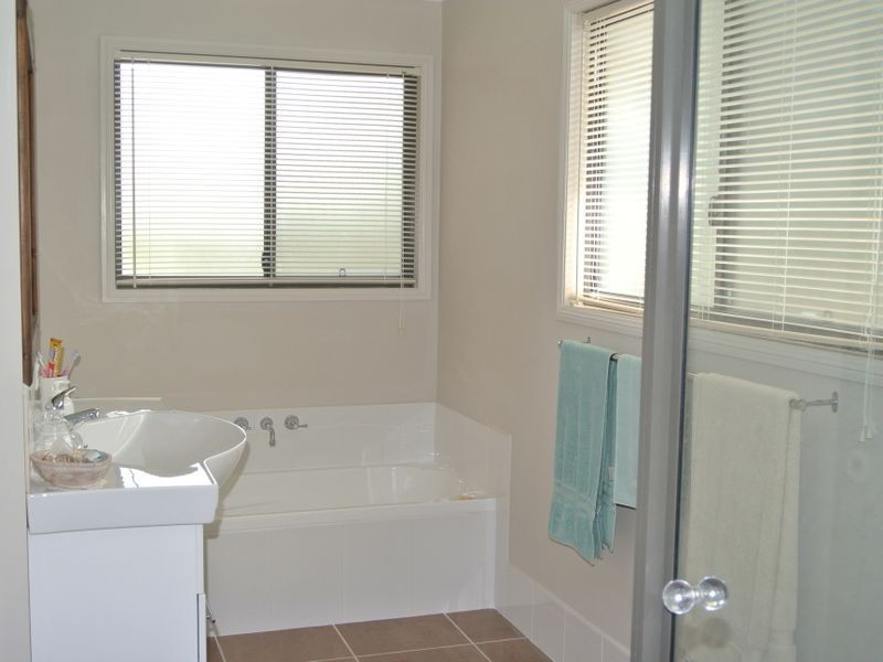 32 Cathy Street, Macleay Island QLD 4184