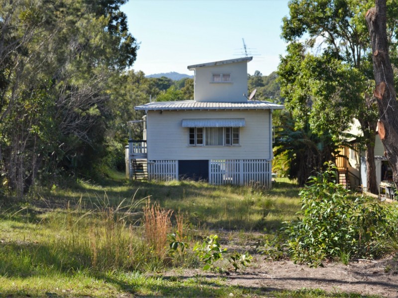 10 Ashton Street, Macleay Island QLD 4184