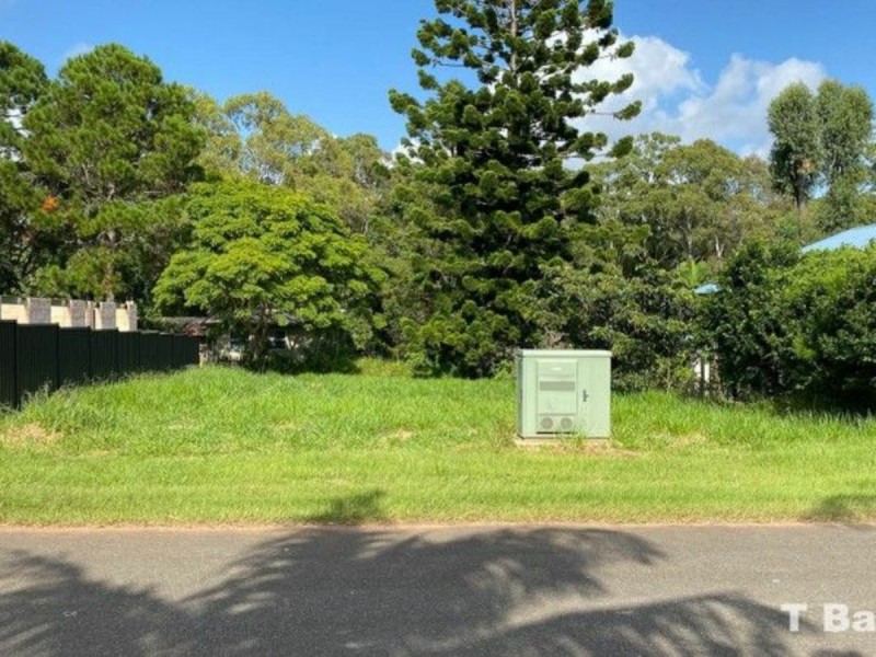 4 HALCYON ST, Lamb Island QLD 4184
