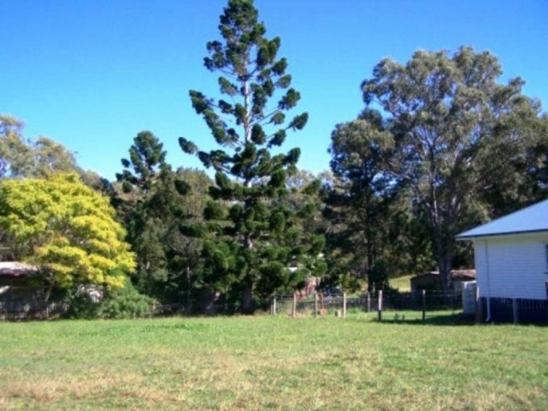 4 HALCYON ST, Lamb Island QLD 4184