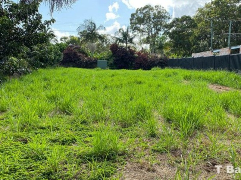 4 HALCYON ST, Lamb Island QLD 4184