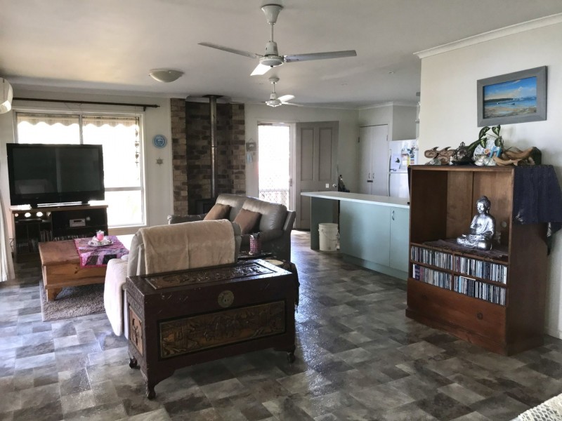 77 Beelong Street, Macleay Island QLD 4184