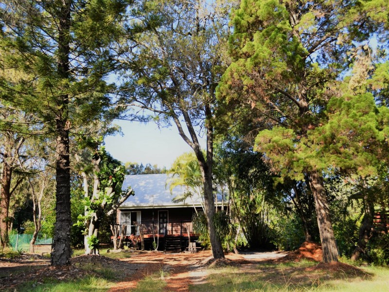 10 Coast Road, Macleay Island QLD 4184