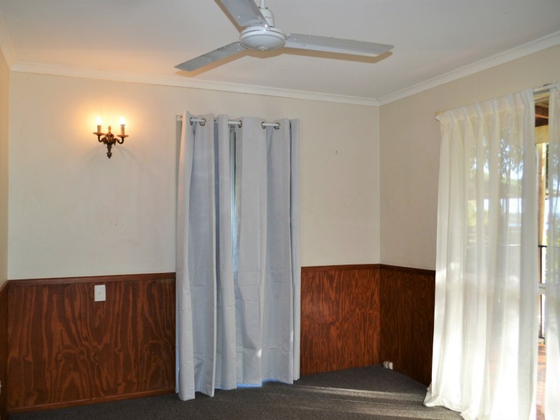 10 Coast Road, Macleay Island QLD 4184