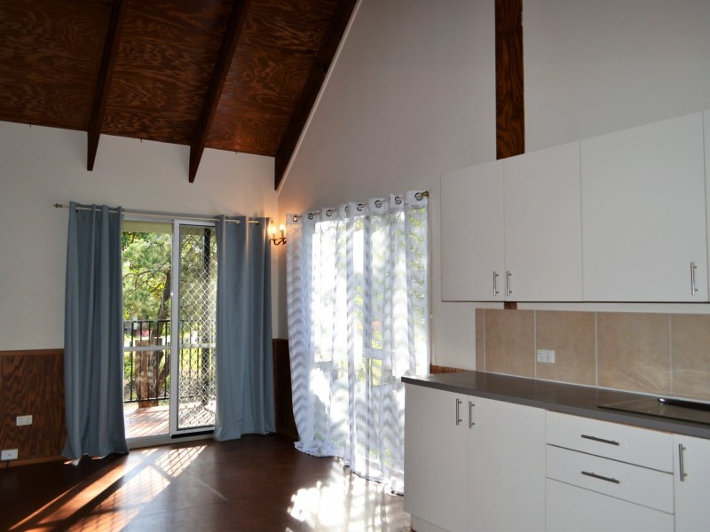 10 Coast Road, Macleay Island QLD 4184