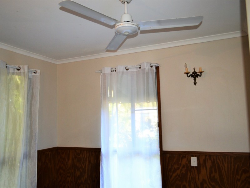 10 Coast Road, Macleay Island QLD 4184