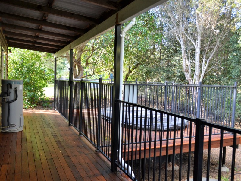 10 Coast Road, Macleay Island QLD 4184