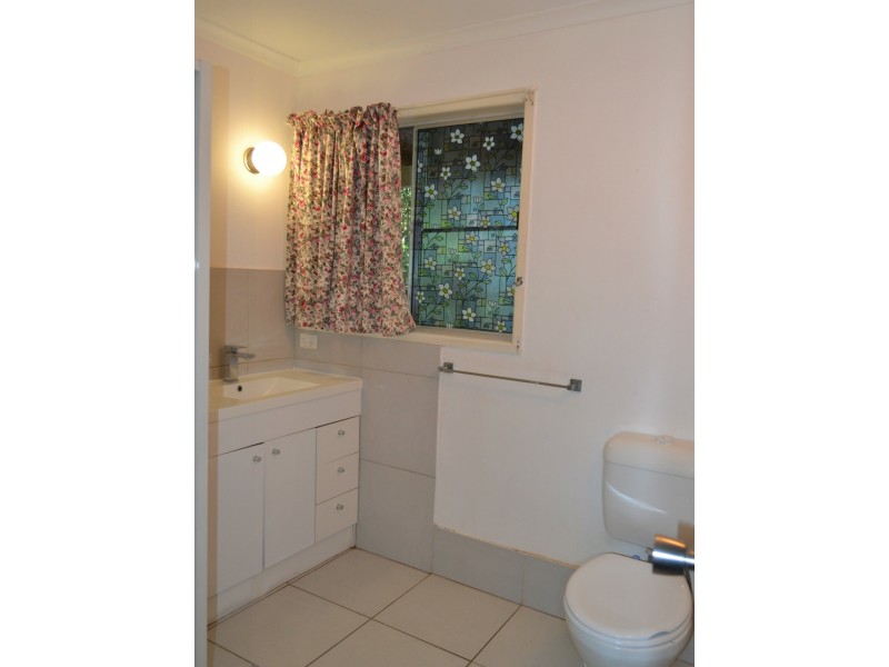 10 Coast Road, Macleay Island QLD 4184