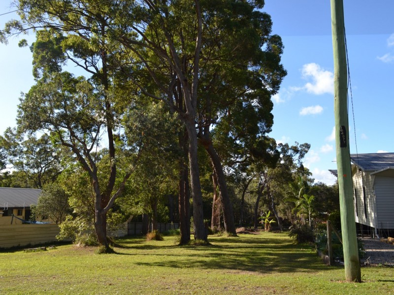 9 Wharf Street, Macleay Island QLD 4184