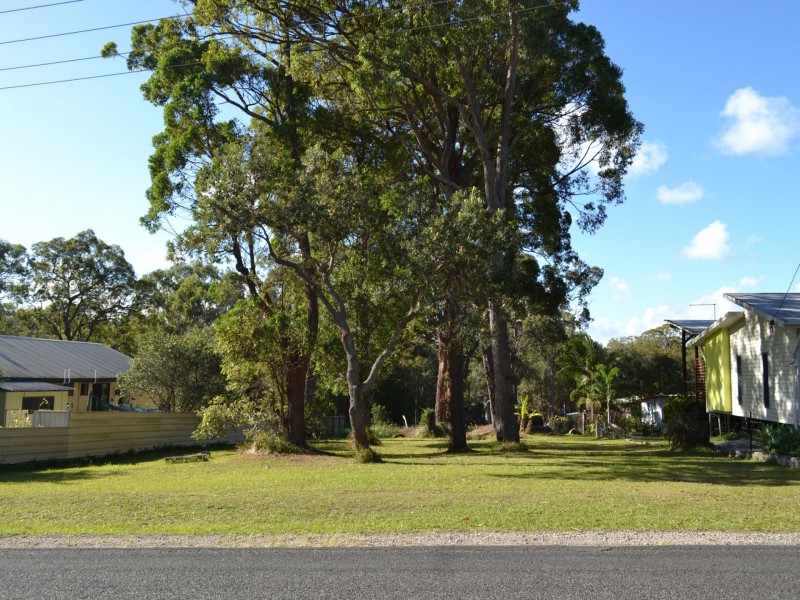 9 Wharf Street, Macleay Island QLD 4184