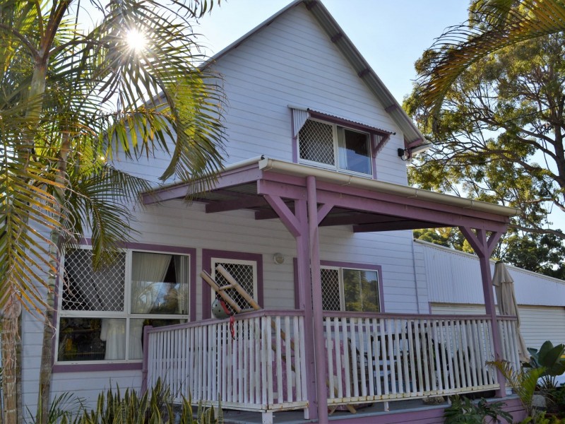 23 Hamilton Parade, Macleay Island QLD 4184