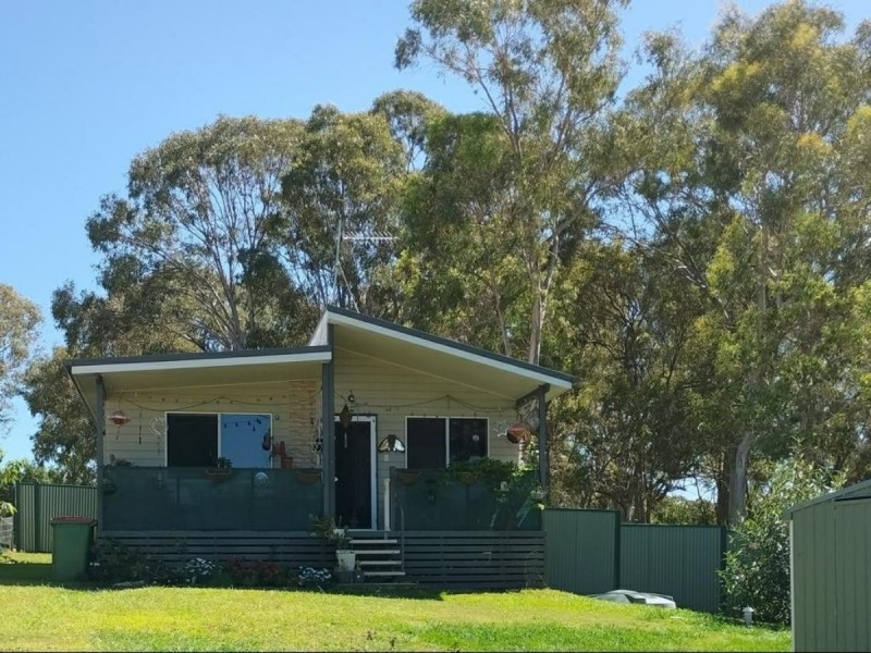 11 Shelly Crescent, Lamb Island QLD 4184