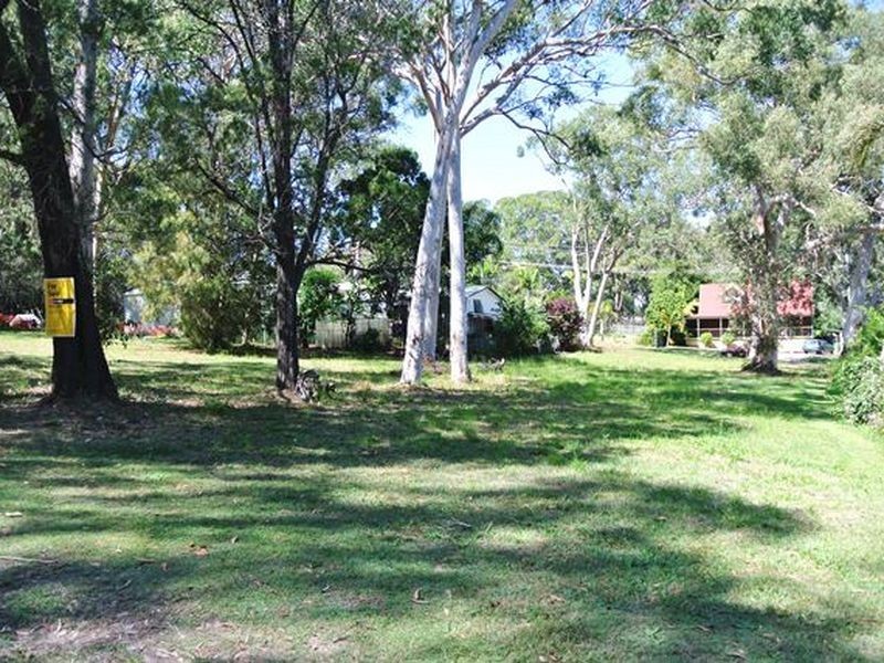 8 Morwong Street, Macleay Island QLD 4184