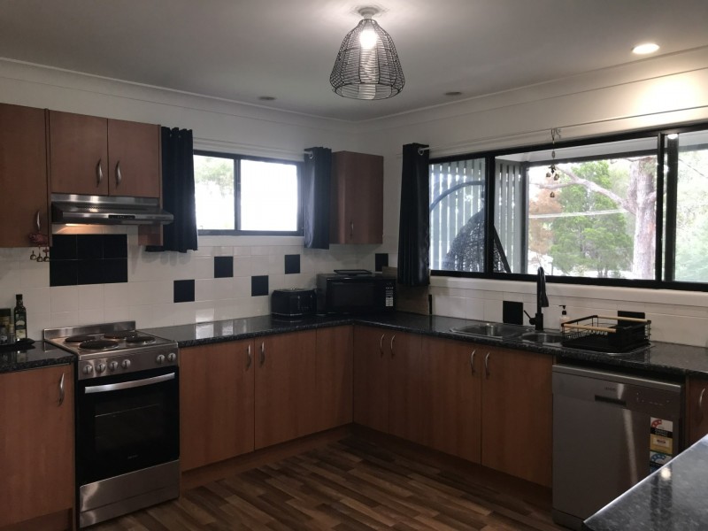 10 Curlew Street, Macleay Island QLD 4184