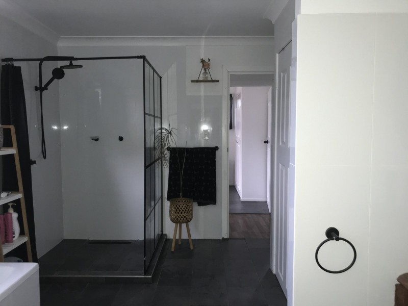 10 Curlew Street, Macleay Island QLD 4184