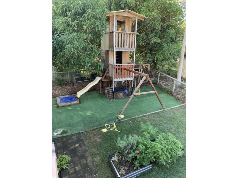 10 Curlew Street, Macleay Island QLD 4184