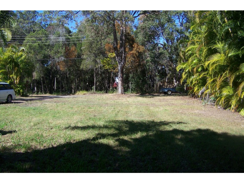 14 Peace st, Lamb Island QLD 4184