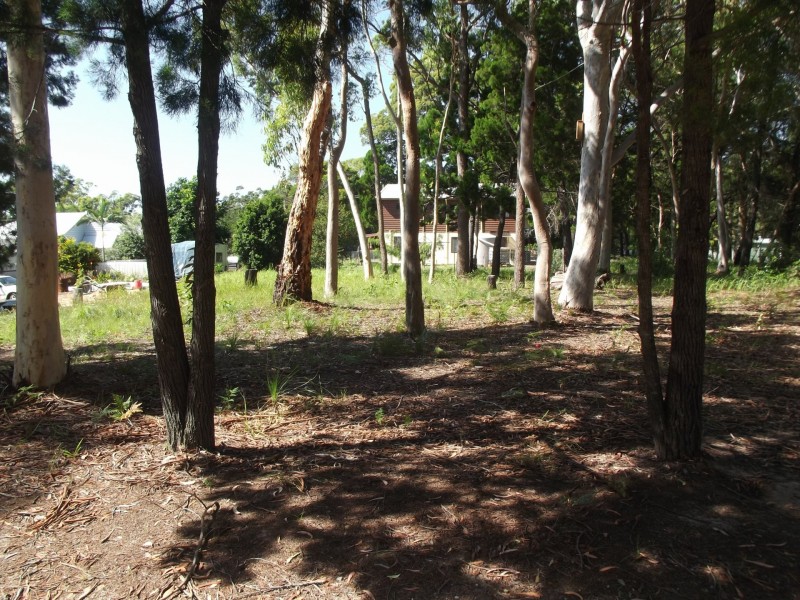 2 Baracoota Street, Macleay Island QLD 4184