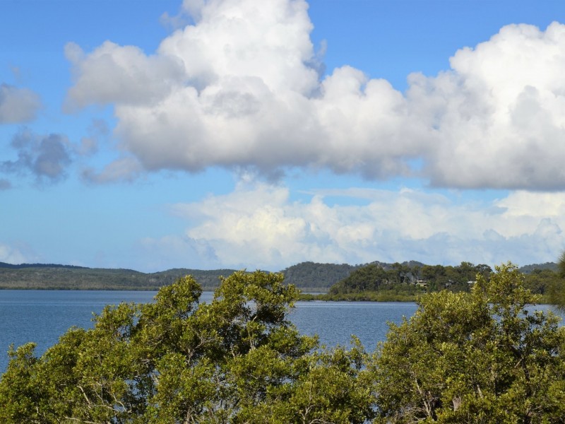 21 Blue Bay Crescent, Macleay Island QLD 4184