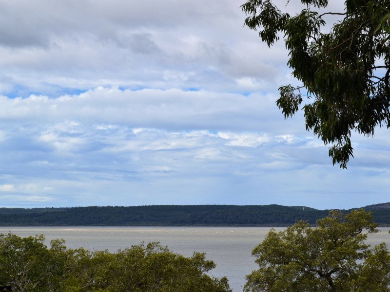 21 Blue Bay Crescent, Macleay Island QLD 4184