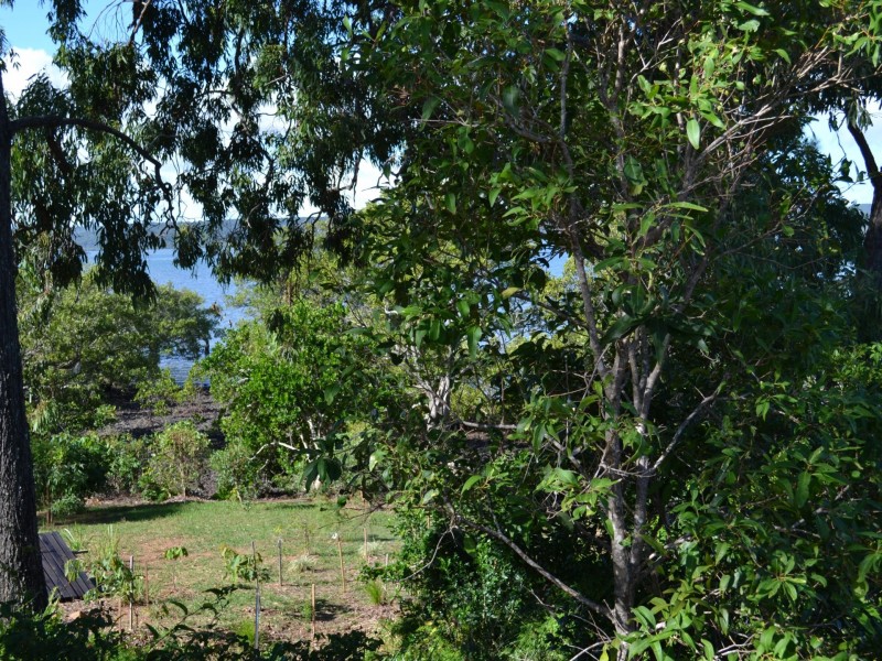 21 Blue Bay Crescent, Macleay Island QLD 4184