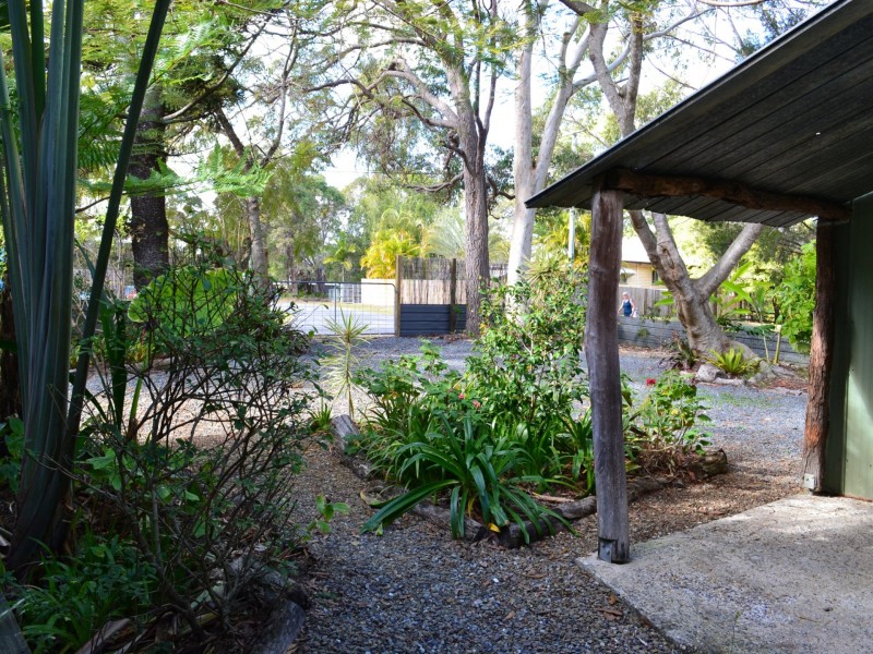 2-4 Panaroo Street, Macleay Island QLD 4184