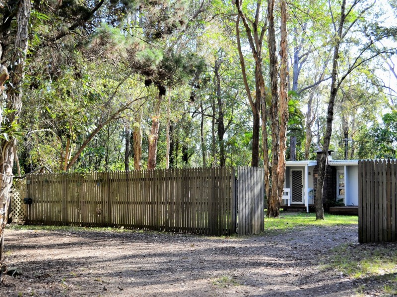 90 Charles Terrace, Macleay Island QLD 4184