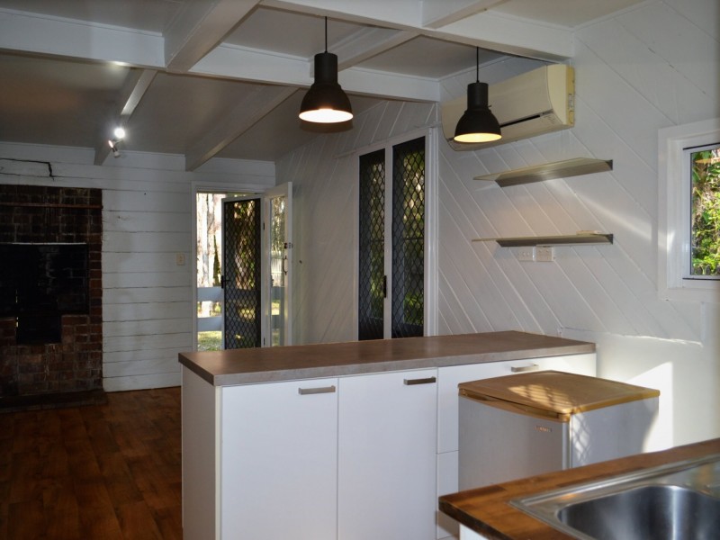90 Charles Terrace, Macleay Island QLD 4184
