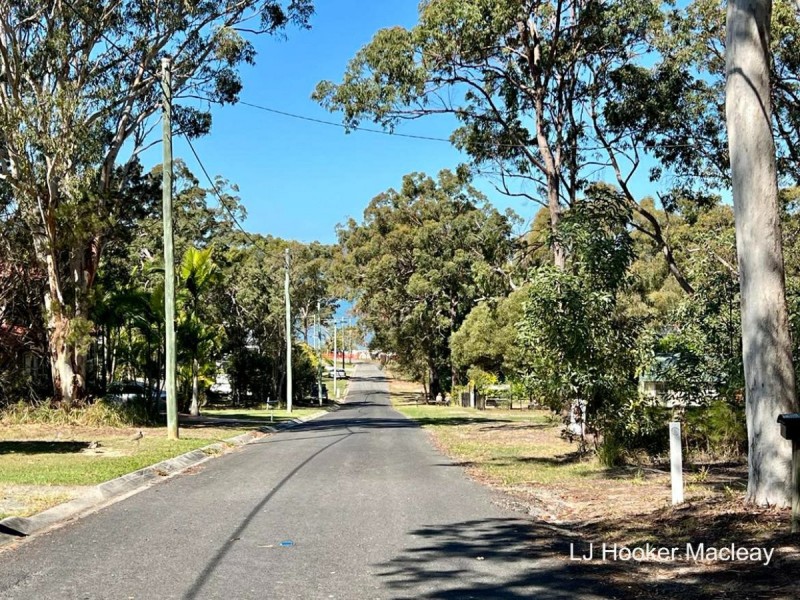 18 Baracoota Street, Macleay Island QLD 4184